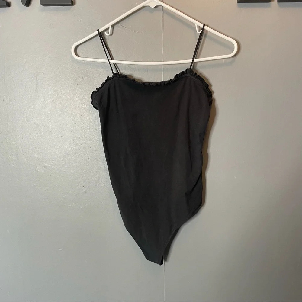 Abercrombie & Fitch black ruffle hem bodysuit women‎ size medium